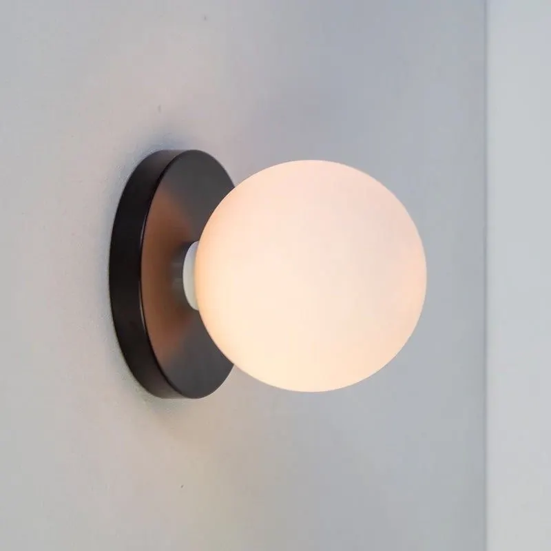 Applique Murale Globe Opalin - Douceur Moderne