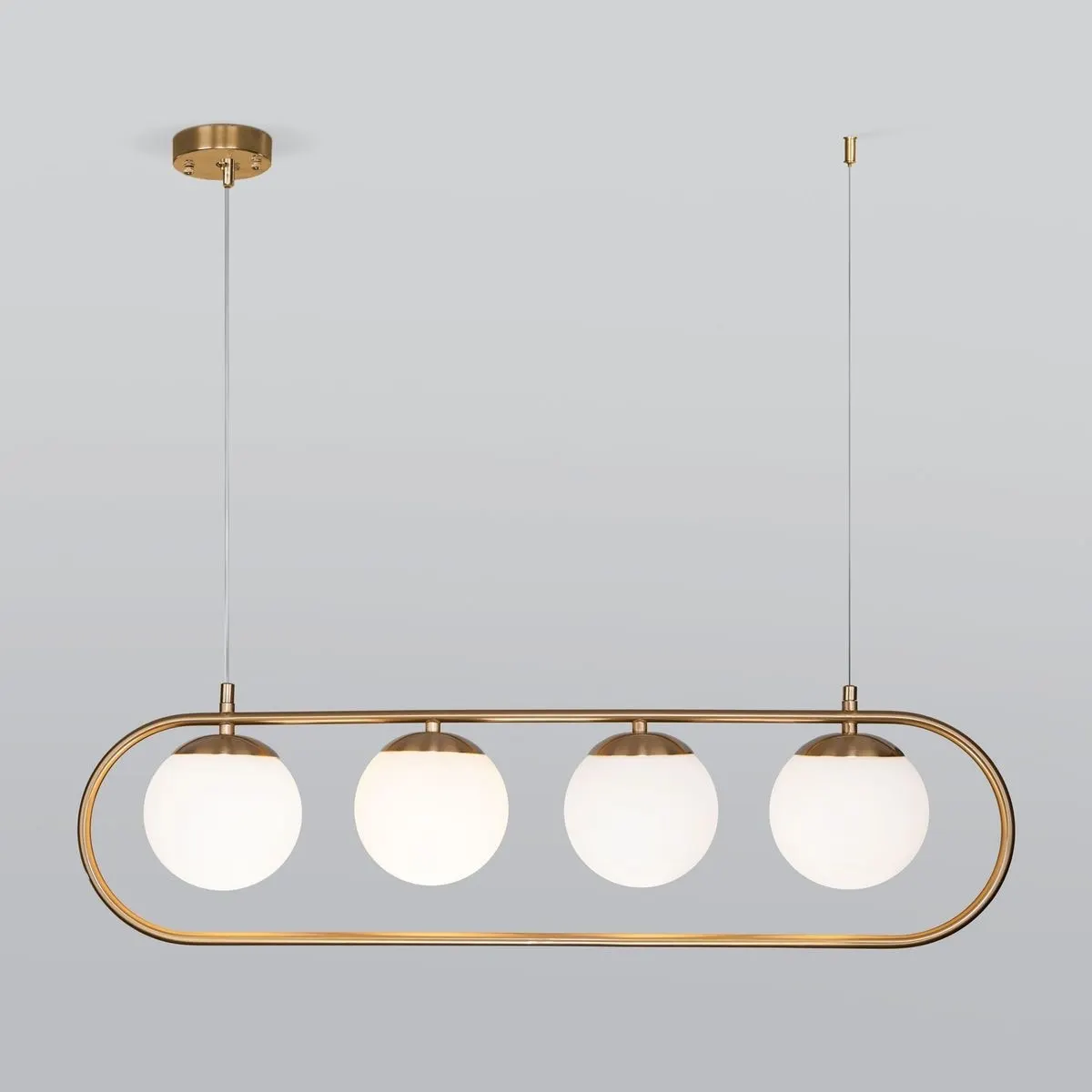 Suspension Quatre Globes Dorés - Table Familiale