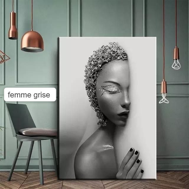 Femme grise