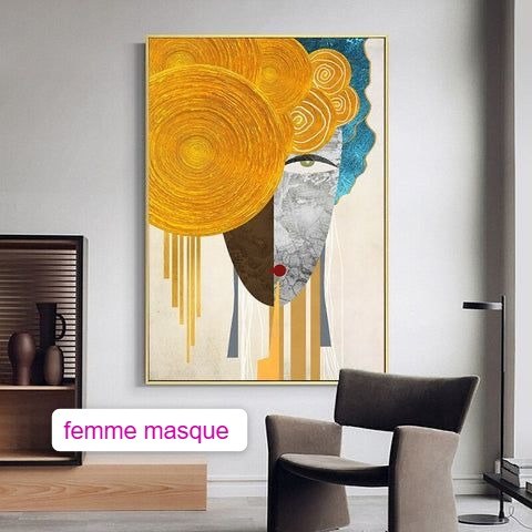 Femme masque doré